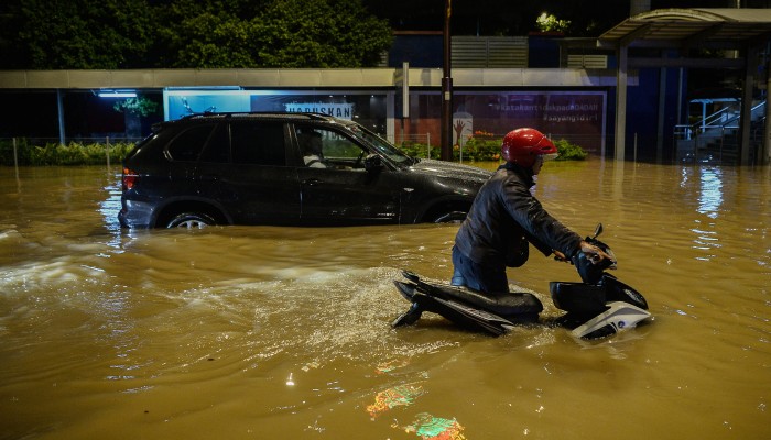 Thousands displaced in Malaysia after torrential rains cause