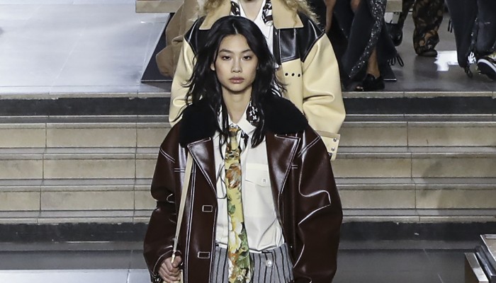 Louis Vuitton on Instagram: “#Hoyeon for #LVFW22. The Actress and House  Ambassador opens the runway for @NicolasGhesquiere's latest #…