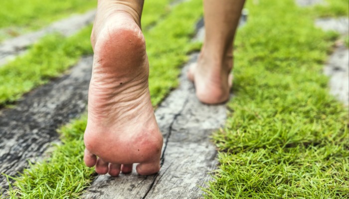 What is earthing or grounding? How going barefoot could give you