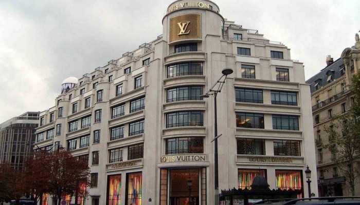 Louis Vuitton inaugurates an ephemeral bookshop in the Hôtel Brach