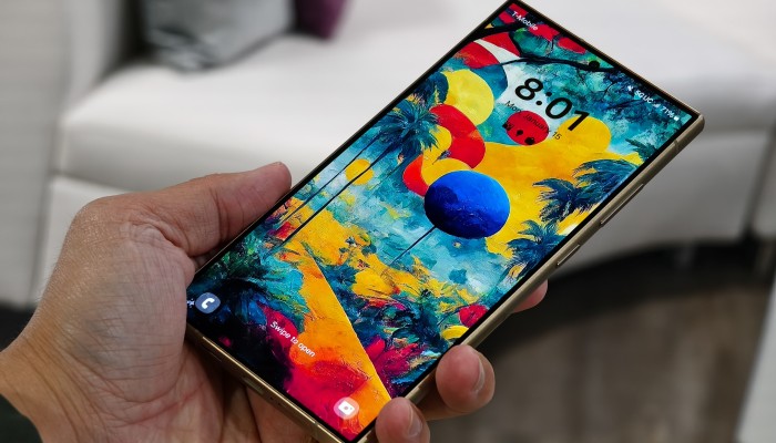 Samsung Galaxy S24+ Hands On: Portable Generative AI Machine, Plus-Sized 