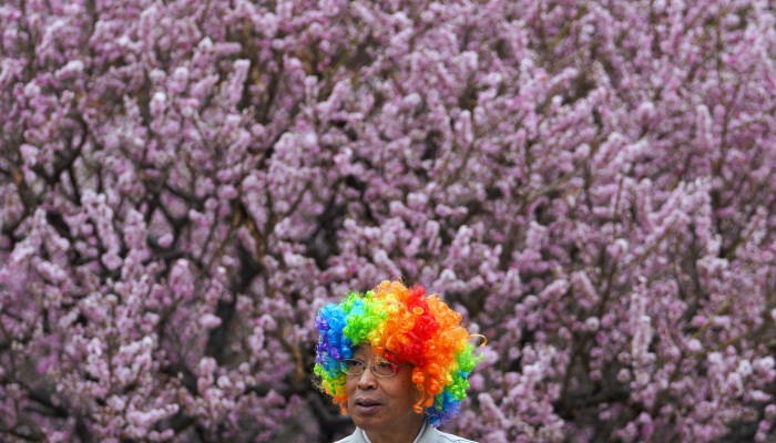 New York s Easter Parade Ramadan s last Friday prayer a clown in
