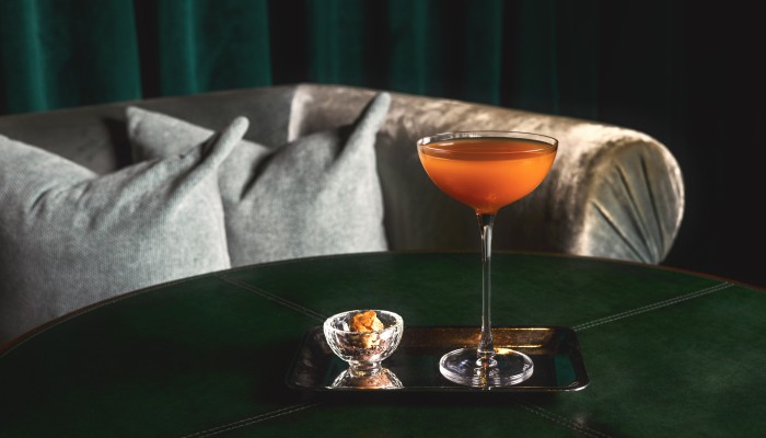 ミニチュアカクテルソーシャルディスタンス Friends Espresso Martini Candle | Candle Shop at Friends NYC