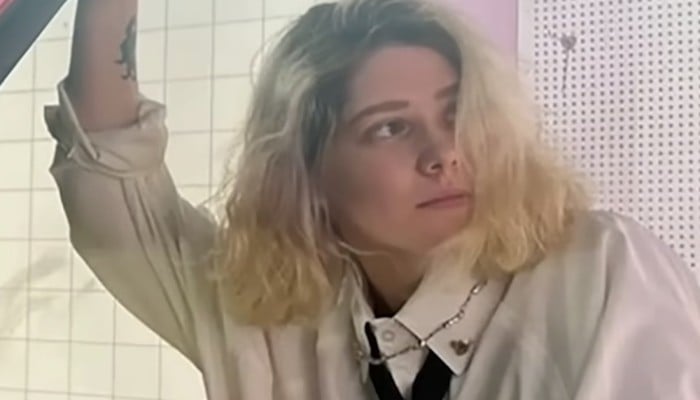 Rus pornosi: er dostini yalaydi va onlayn sikadi Hd porno Mandy Dee