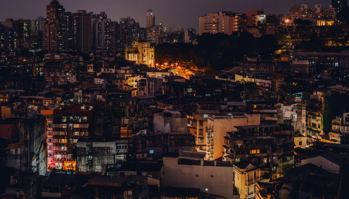 Macau’s late-night dining 
culture sets the city aglow. Photo: Jocelyn Tam