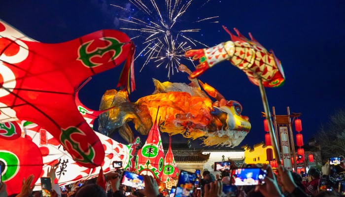 Tourists celebrate Lantern Festival as part of Chinese New Year ...