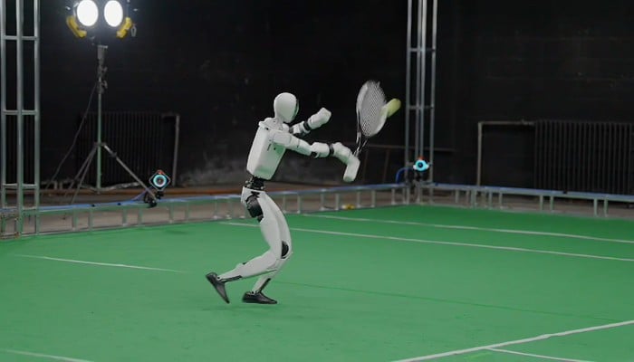 Robot tennis player takes on humans