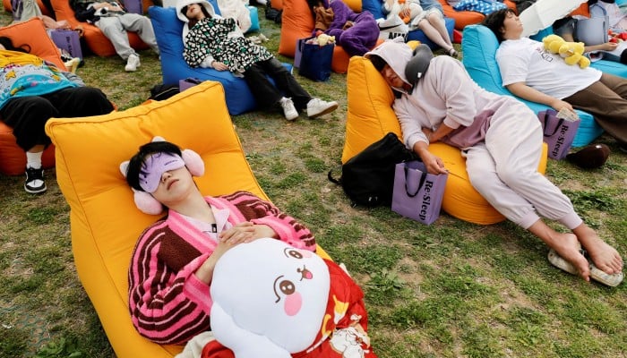 South Koreans snooze their way through power-nap contest