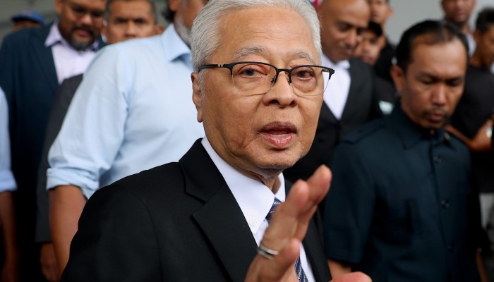 Former Prime Minister of Malaysia Denies Allegations of Failing to Declare Assets