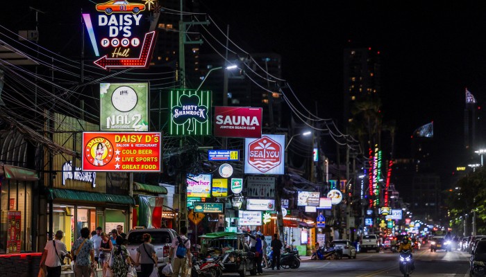 USS Abraham Lincoln docks near Pattaya for crew rest after record 270-plus days at sea; Thai resort boosts security and expects economic boost