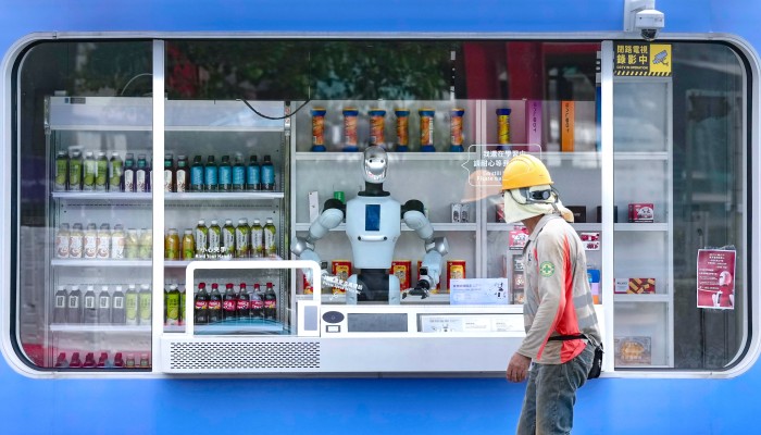 Hong Kong inaugura primeiras lojas de conveniência operadas integralmente por robôs humanoides