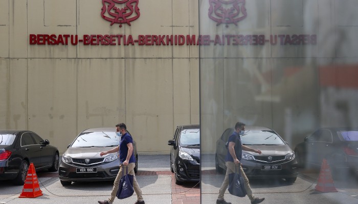 Political Crisis in Negeri Sembilan: UMNO Leaders Embroiled in Controversy