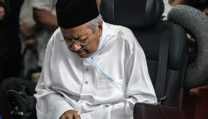Tun Dr. Mahathir Mohamad Admitted to Hospital for Health Check-up