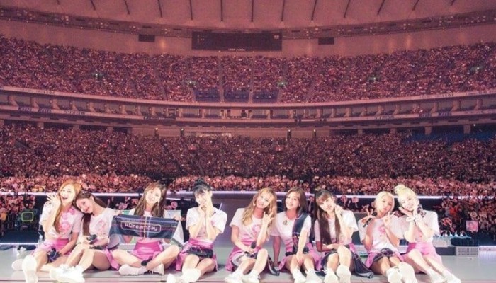 Amazon.com: TWICE DOME TOUR 2019 