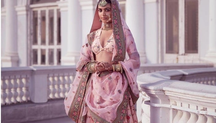 Priyanka sabyasachi wedding hotsell dress
