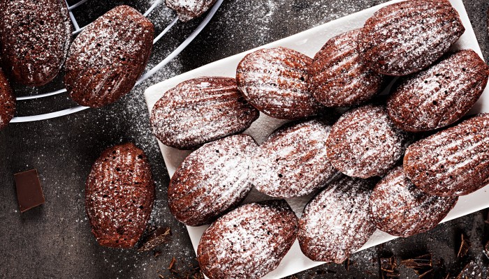 洋書 La Passion du Chocolat by Bernachon Lockdown baking mastered? Turn your hand to desserts with A