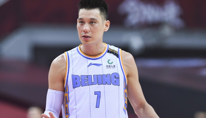 Jeremy Lin watches Beijing Ducks after entering CBA bubble South