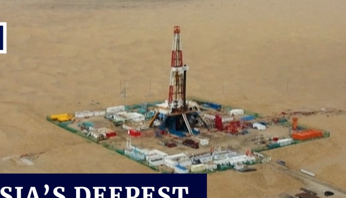 how deep is the deepest oil well in the world