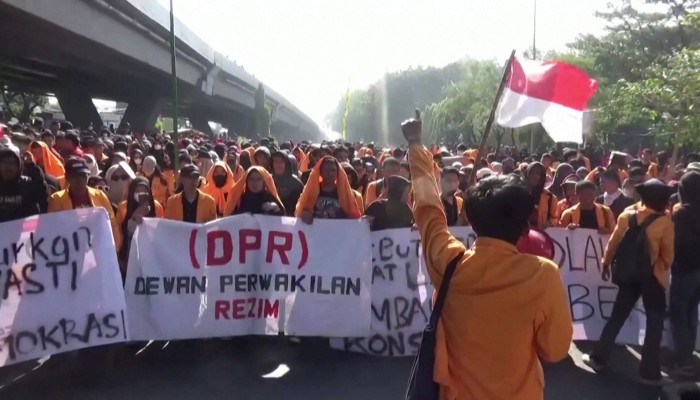 Indonesia protests rage as lawmakers shelve plan to change election law ...