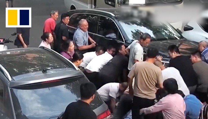 Passers-by lift car to rescue trapped girl in China | South China ...