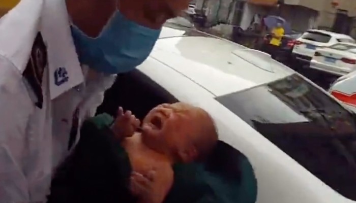 Shanghai Introduces Ultraviolet Light To Disinfect Public Buses