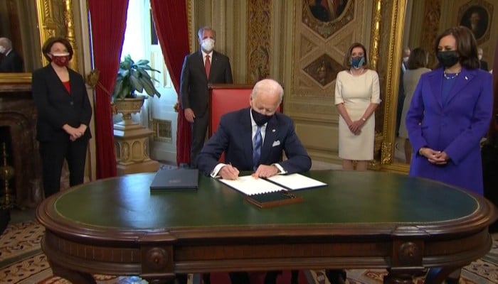 Gino7jnsm Vjdm % of readers think this story is fact. https www scmp com video world 3118601 joe biden arrives white house first time president