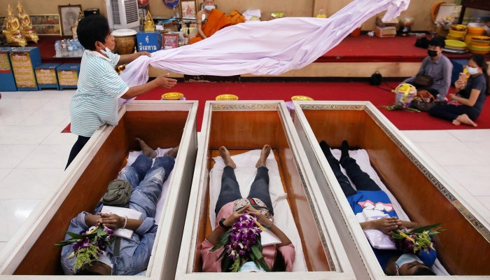 Bodies Pile Up At Crematorium In Germany As Covid 19 Daily Death Toll Hits Record South China Morning Post For the families of the dead, the overloaded system has turned the already painful act of mourning into a kind of anxious torture. covid 19 daily death toll hits record