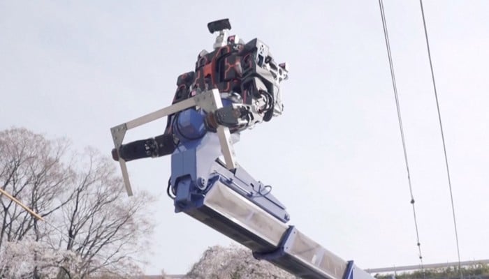 The snake-like robot that could help disaster rescue teams