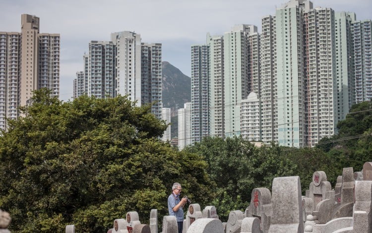 Photographer Martin Parr at Diamond Hill Cemetery in Kowloon in 2013. Photo: Blindspot Gallery, Paul Yeung