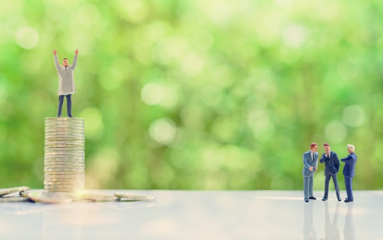 Among companies listed on the Hong Kong stock exchange’s main board, director pay fell 3 per cent from a year earlier to HK$269,697. Photo: Shutterstock