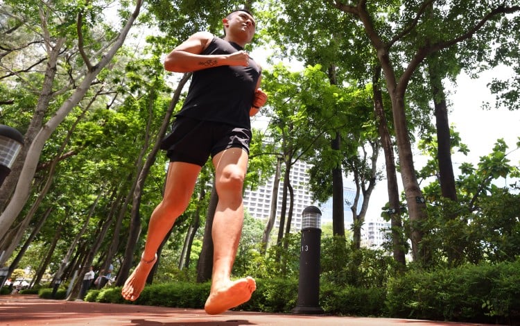 Barefoot marathoner and Hyrox competitor Leo Chan runs shoeless in Hong Kong’s Victoria Park on May 13, 2026. Photo: Dickson Lee