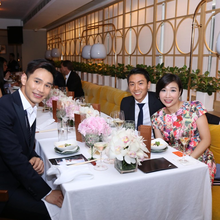 Singer Jonathan Wong took a night off from showbiz and hung out with Jenny Chou and Brandan Chan