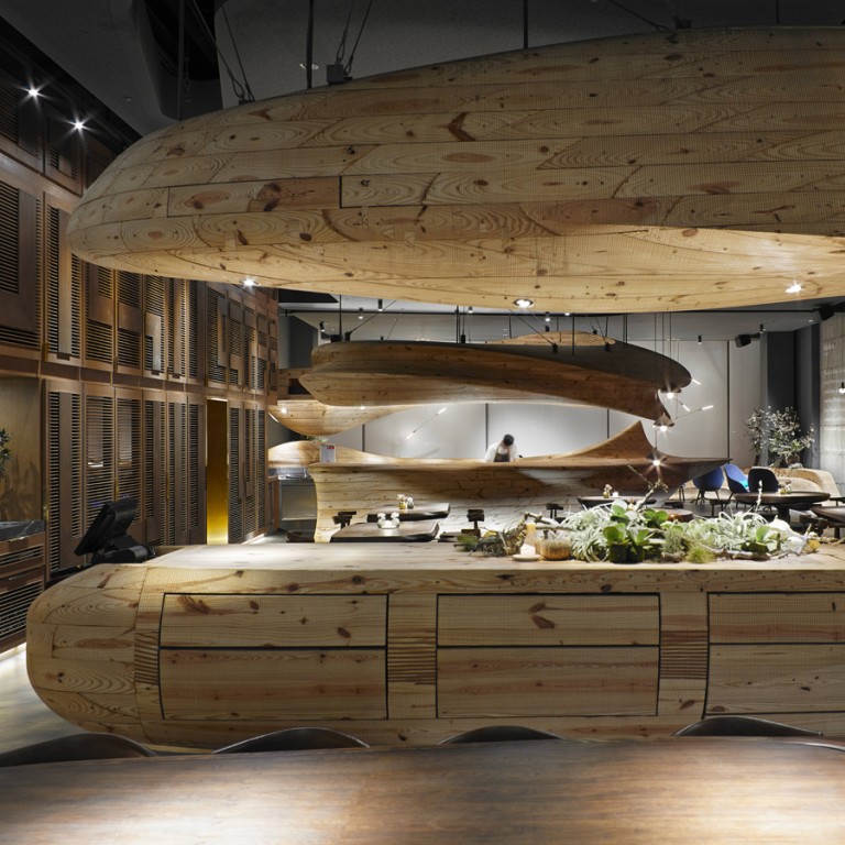 RAW has a modern and artistic décor, featuring beautifully curvy wooden structures.