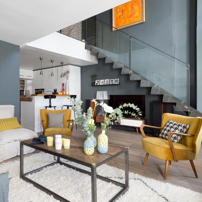 Yellow cushions and flower vases add pizzazz to the simplistic white and grey décor. Photography: Lionel Moreau/ Living Agency