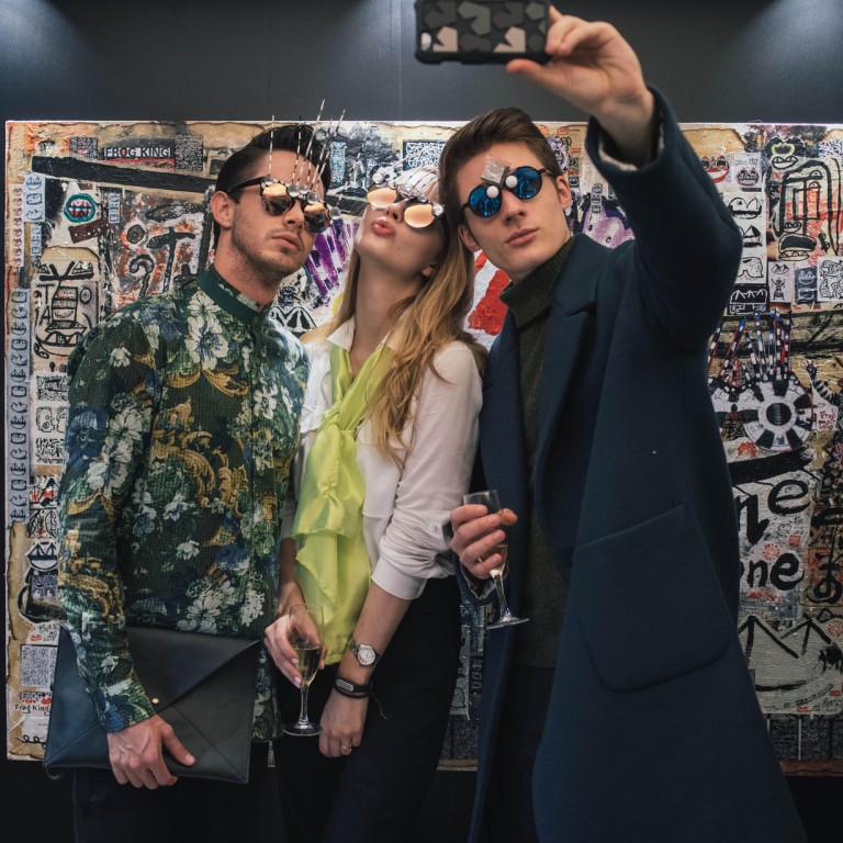 Rafael Raya Cano, Mary Kovalets and Dino Busch grab the opportunity to take a selfie #stylescmp