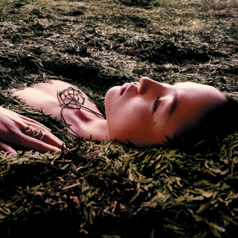 This set of minimalistic but edgy necklace and ring are Shang Xia's innovative creation.