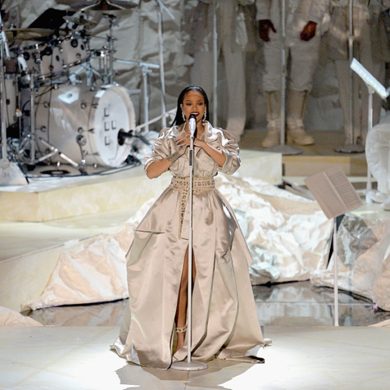 Rihanna at VMA awards in Alexandre Vauthier couture.