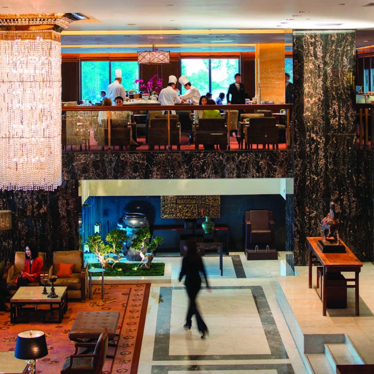 Mandarin Oriental, Hong Kong's clipper lounge
