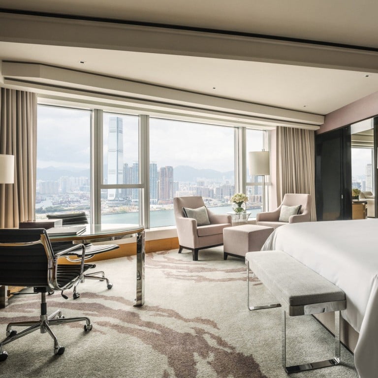 Harbour View Room Photo: Four Seasons Hotel Hong Kong