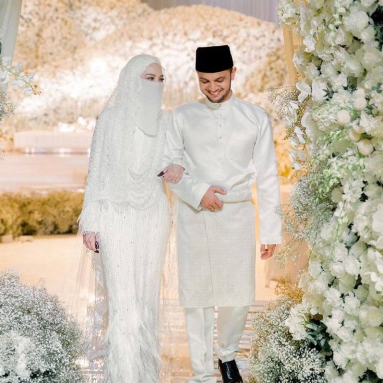 Crazy Rich Malaysian Weddings Neelofa Married Haris Ismail In A Dress Sparkling With 5 000 Swarovski Crystals At The Grand Hyatt Kuala Lumpur Plus 4 More Extravagant Celebrations South China Morning Post
