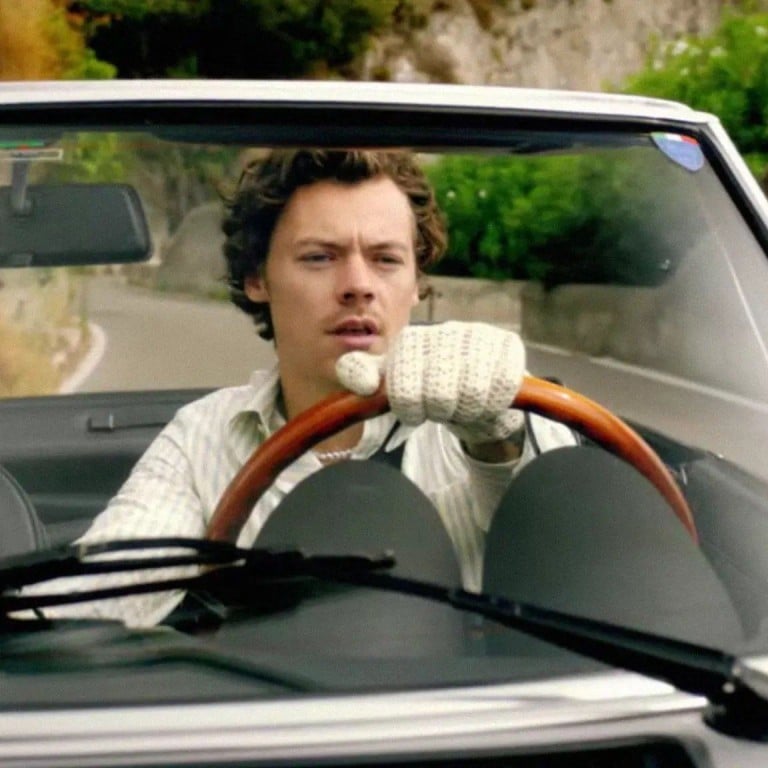 Harry Styles is an ardent fan of classic vintage cars and distinctive design lines. Photo: @VibeTickets/Twitter