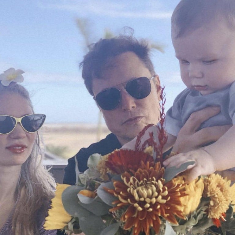 Does this photograph prove that Elon Musk has finally settled down? Photo: @elonmusk/Twitter