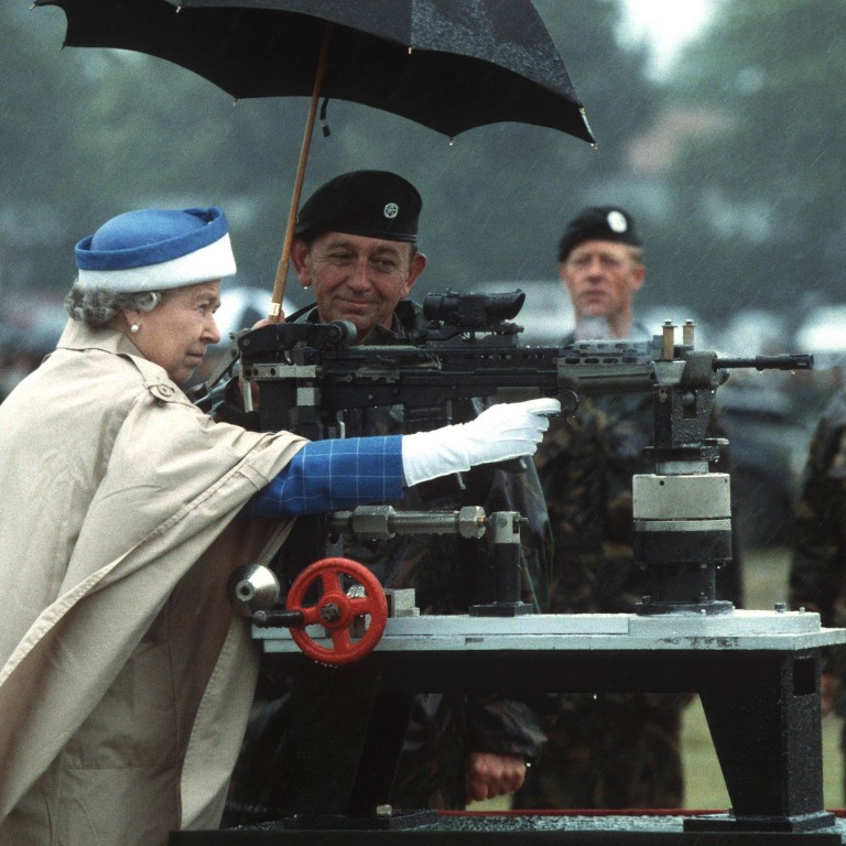 Queen Elizabeth fires a machine gun in 1993. Photo: @gentlemensgram/Instagram