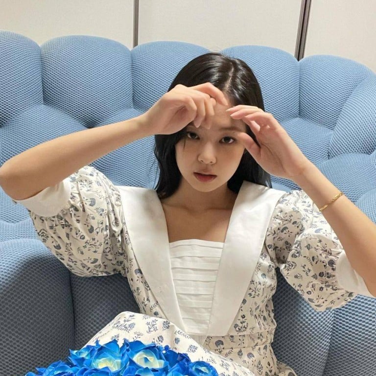 Jennie with her couch from Roche Bobois. Photo: @jennierubyjane/ Instagram