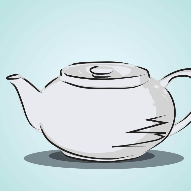 The spout is too short and leaks everywhere, the belly is too wide and burns the fingers, the handles crushes the fingers and the lid falls off all the time ... yet we continue to use the traditional Chinese “teapot from hell”.