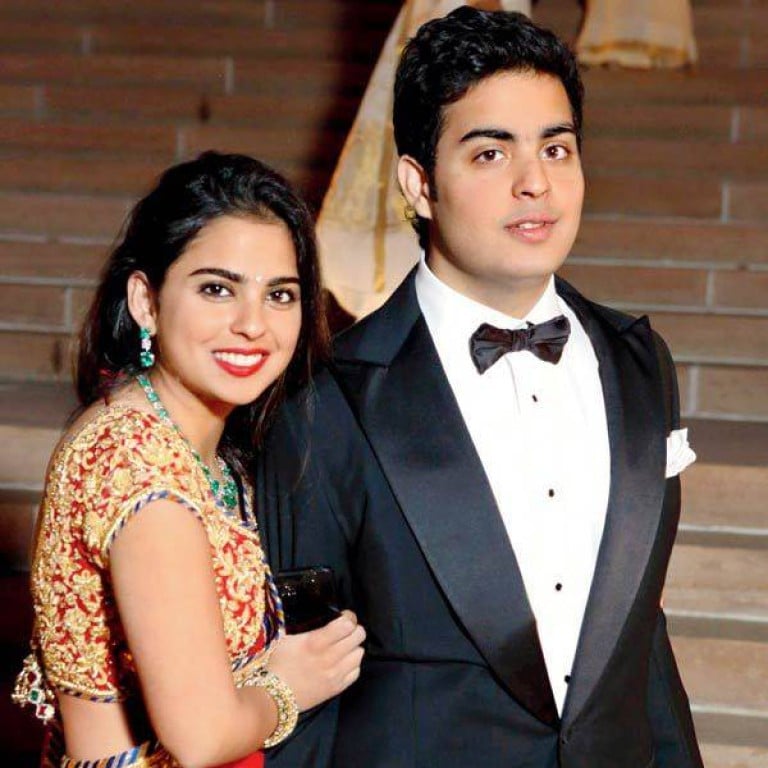 Isha and Akash Ambani share a strong bond. Photo: @irbaz234/Twitter