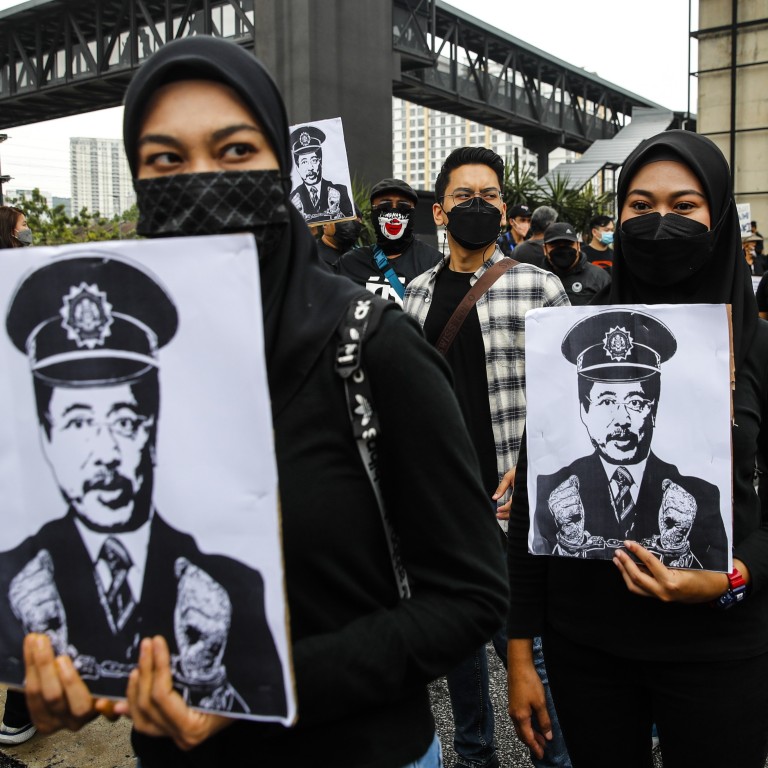 Anti Azam In Malaysia, hundreds march against under-fire anti-graft chief Azam ...