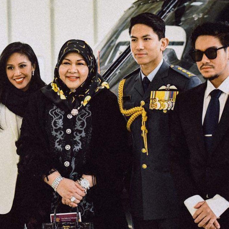 Brunei’s Princess Fadzilah poses with her family members. Photo: @tmski/Instagram