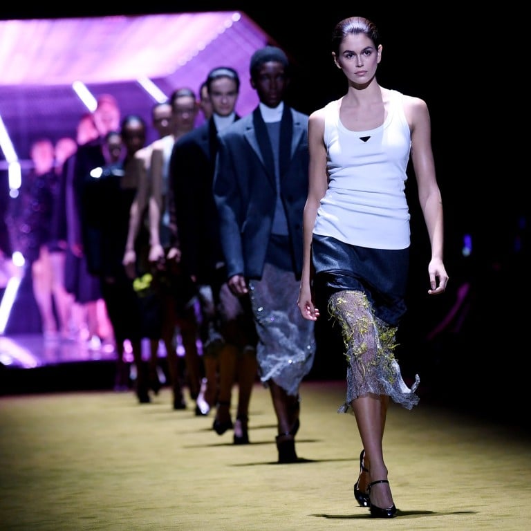 US model Kaia Gerber leads the catwalk for Italian brand Prada during the Milan Women’s Fashion Week, in Milan, Italy, on February 24, presented at the Milano Moda Uomo. Photo: EPA-EFE