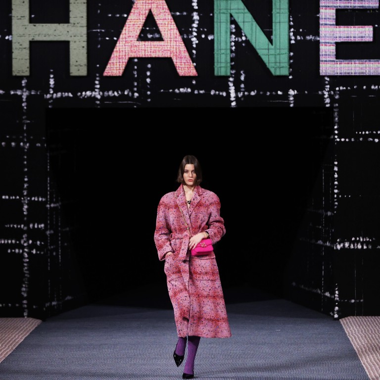A model presents a creation of French fashion house Chanel’s autumn/winter 2022 ready-to-wear collections during Paris Fashion Week in Paris, France, on March 8. Photo: Xinhua